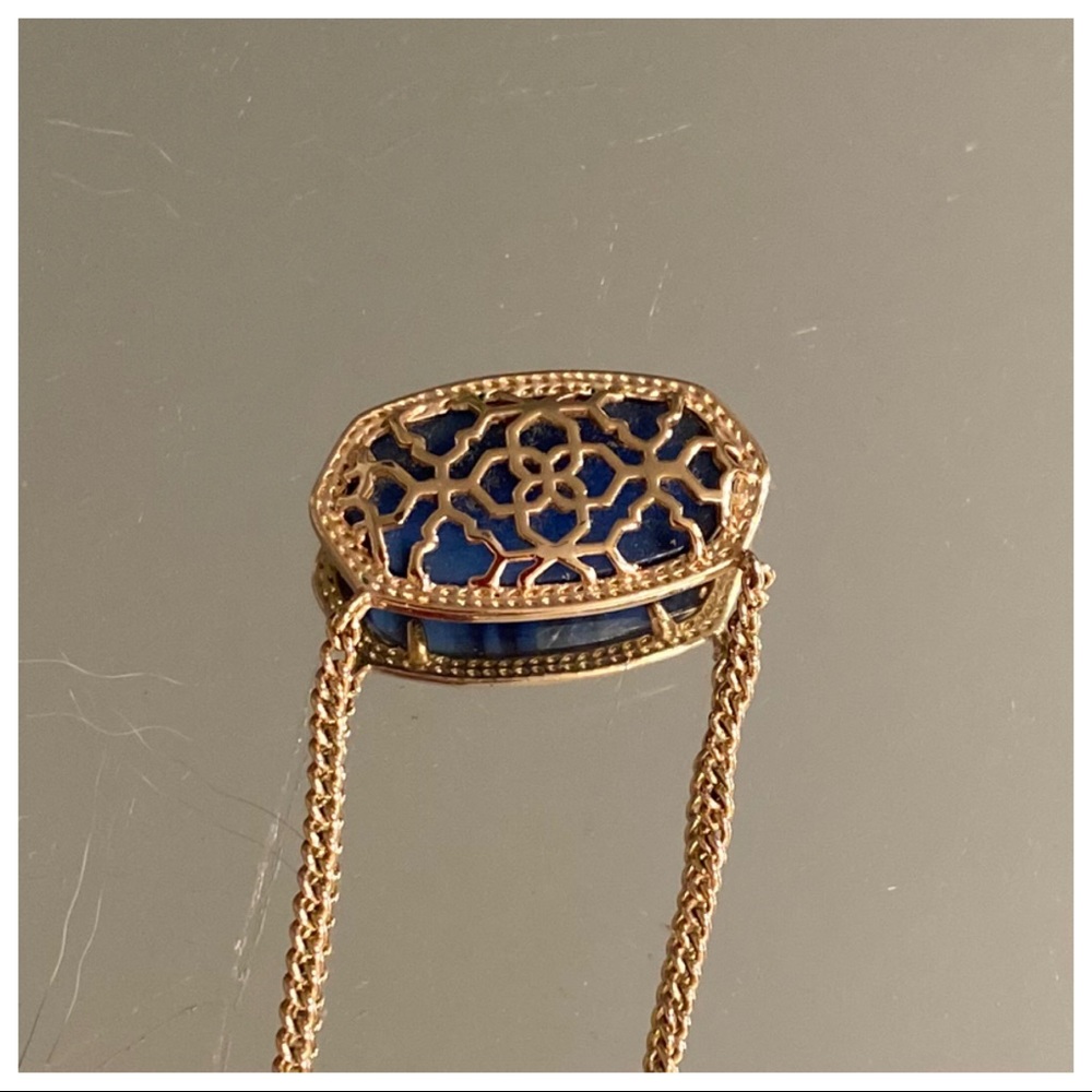 Kendra Scott necklace